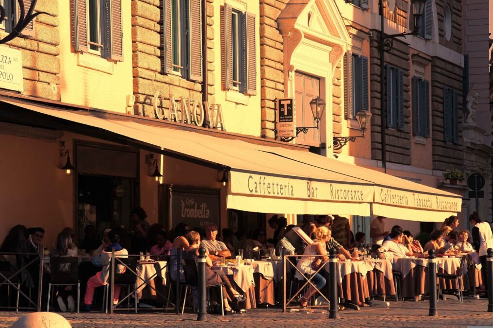 Teure Fehlkäufe vermeiden: Die 3 häufigsten Fehler bei der Auswahl von Gastronomie Möbeln