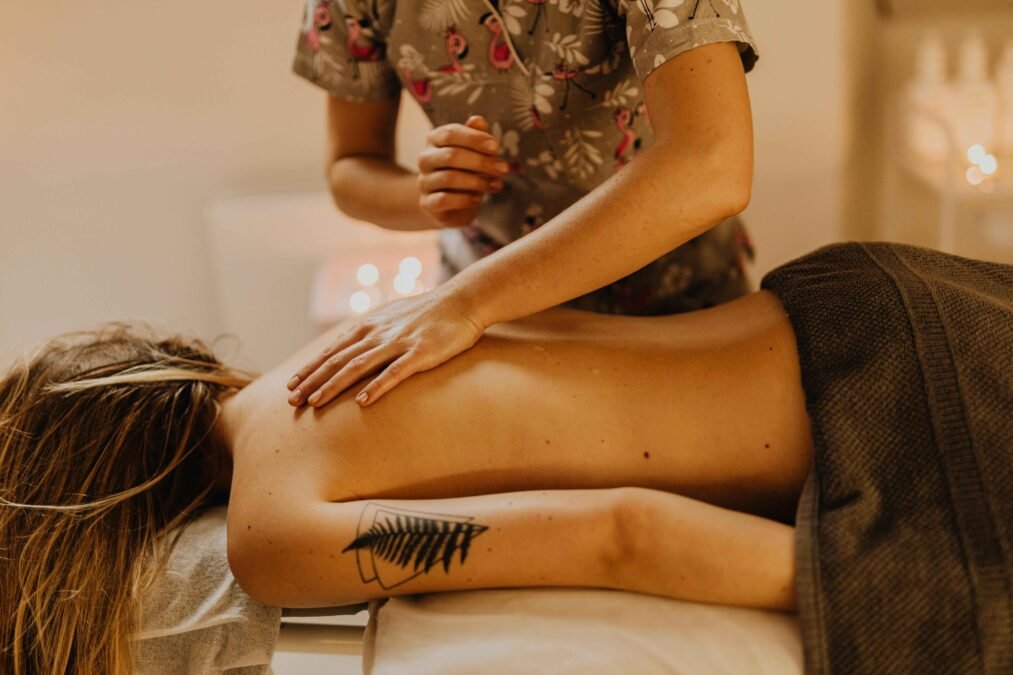 Wellnessliegen kaufen: Der große Guide zu Materialien, Ergonomie und den besten Relaxfunktionen